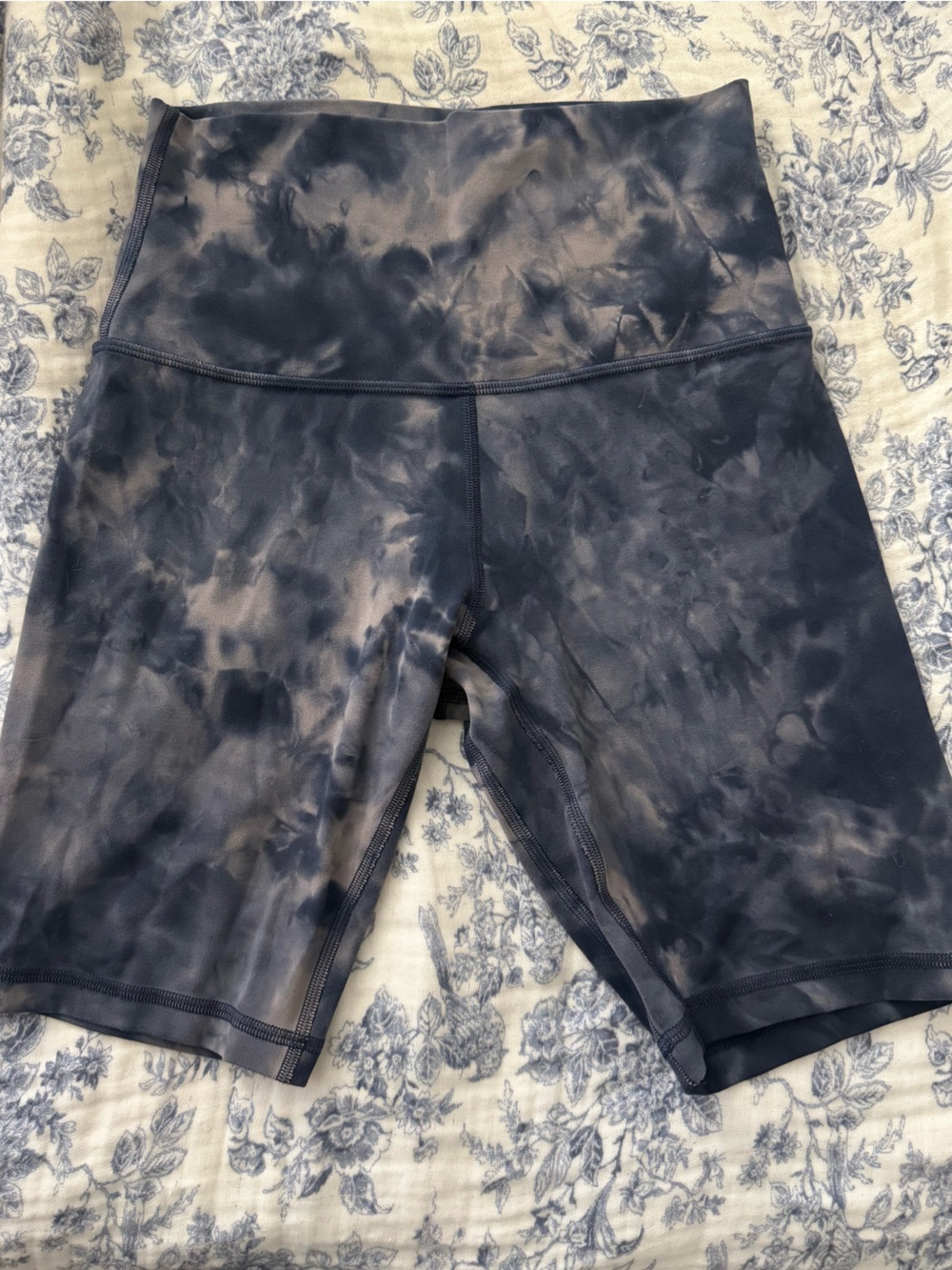 Lululemon Biker Shorts + Sports Bra Bundle – Size 6 / Small - Picture 3 of 12